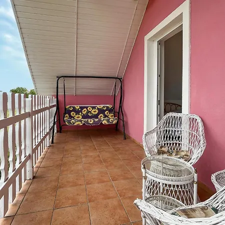 Semesterbostad 4 Bedroom Amazing In Nowe Warpno