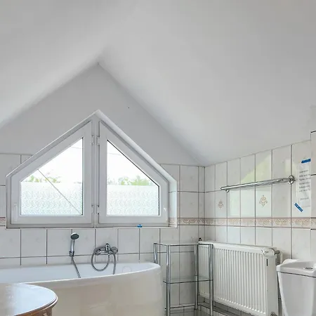 Semesterbostad 4 Bedroom Amazing In Nowe Warpno