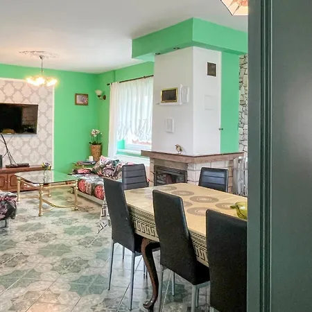 Semesterbostad 4 Bedroom Amazing In Nowe Warpno